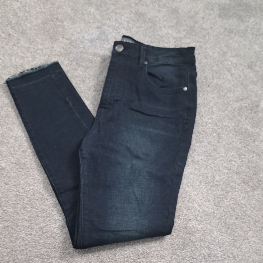 NWT Harper Frayed-hem Skinny Jeans